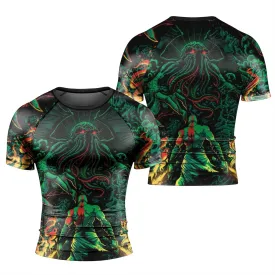 Kratos Versus Cthulhu Men's Short Sleeve Rash Guard