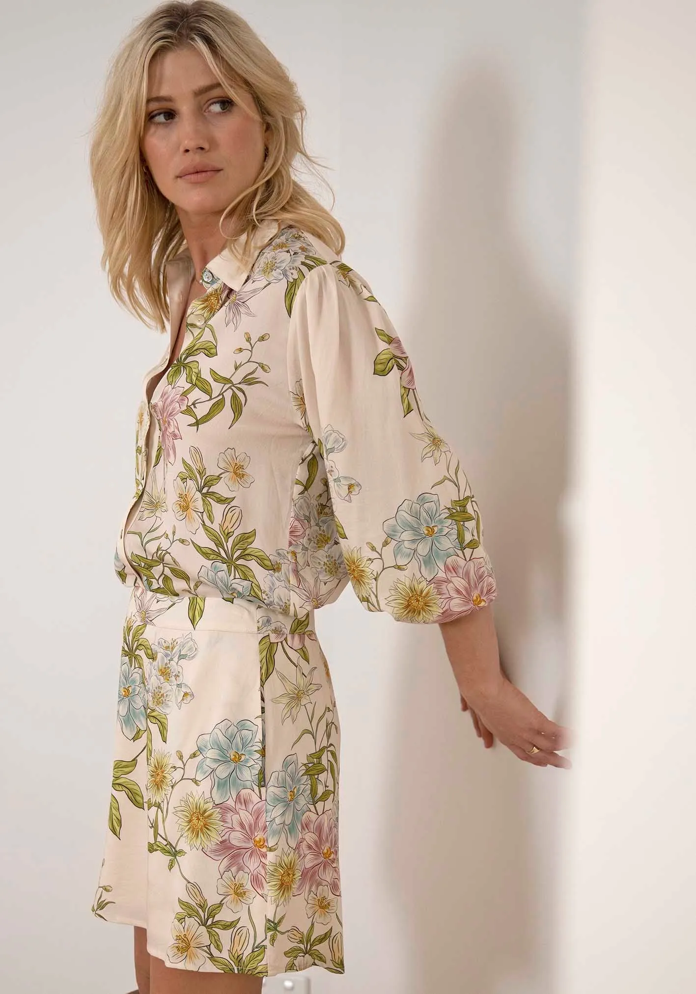 Momento Cream Floral Blouse