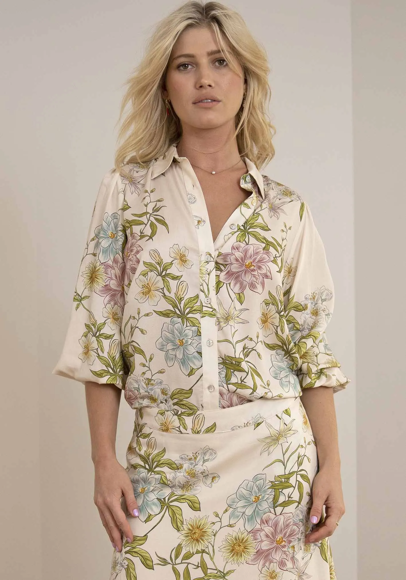 Momento Cream Floral Blouse