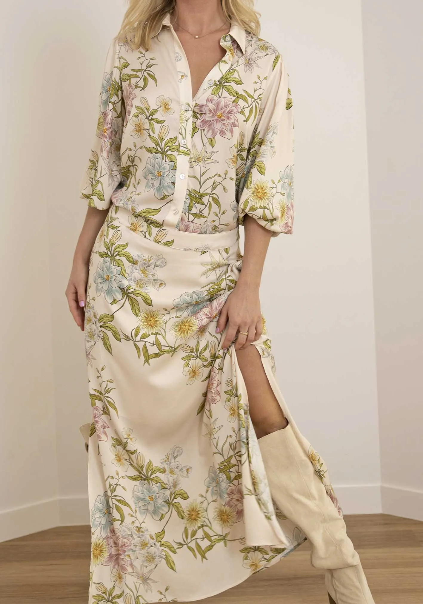 Momento Cream Floral Blouse