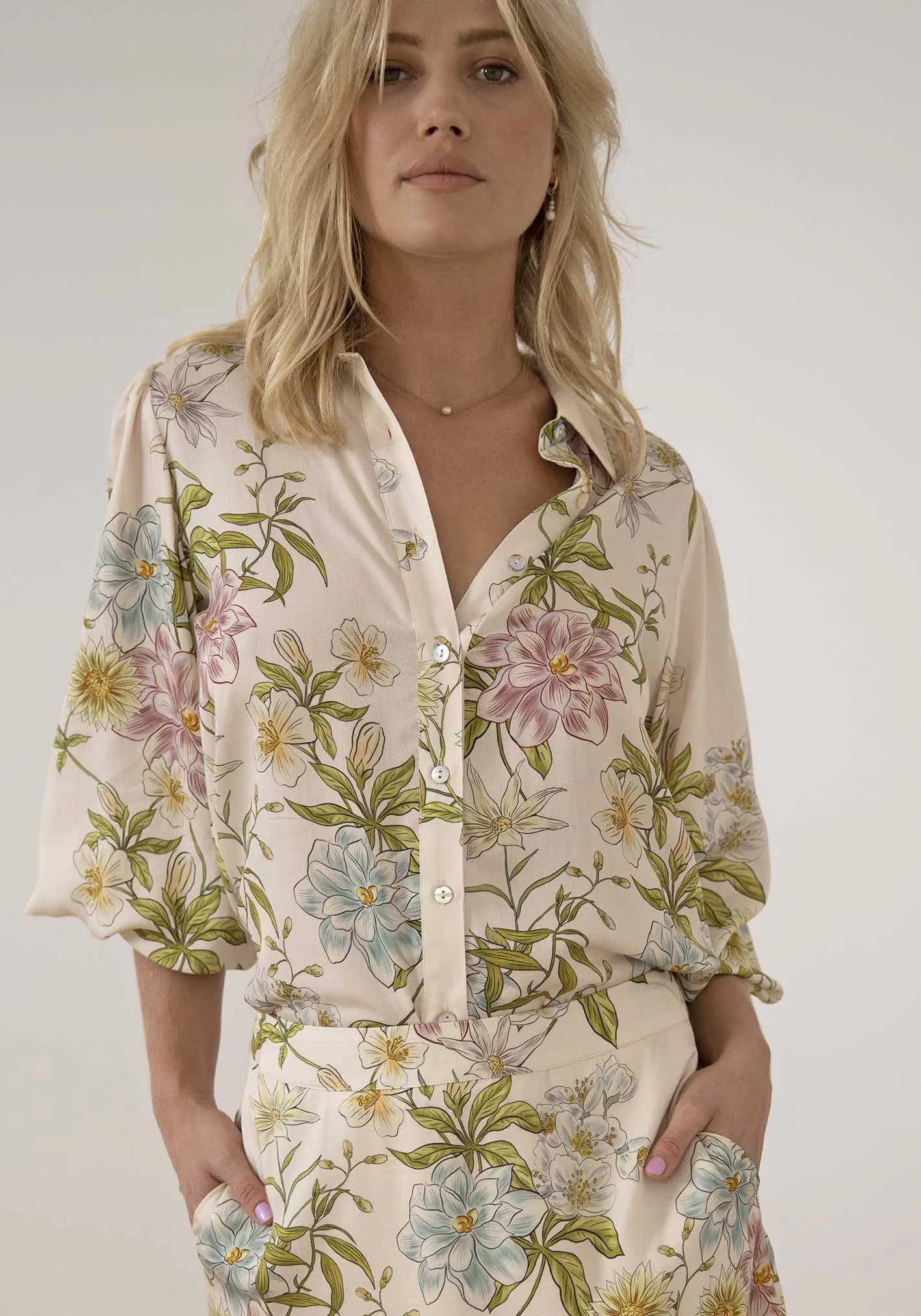 Momento Cream Floral Blouse