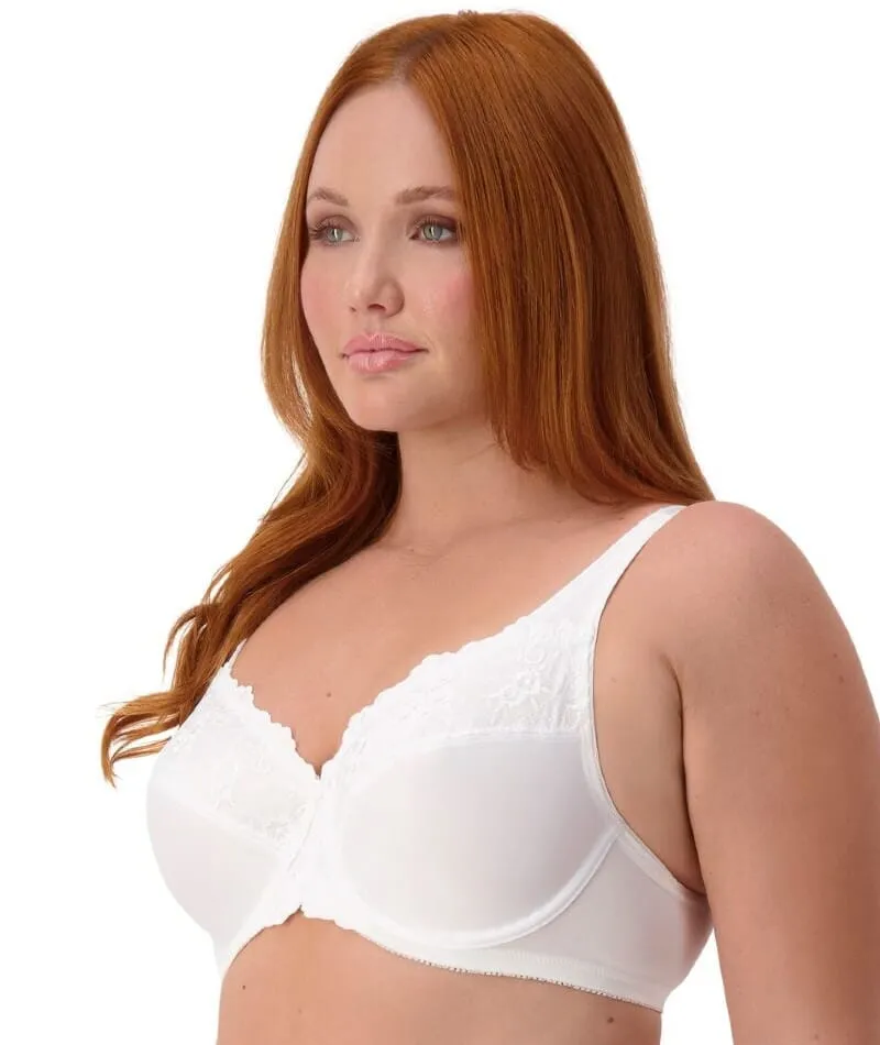 Triumph Embroidered Minimizer Bra - White