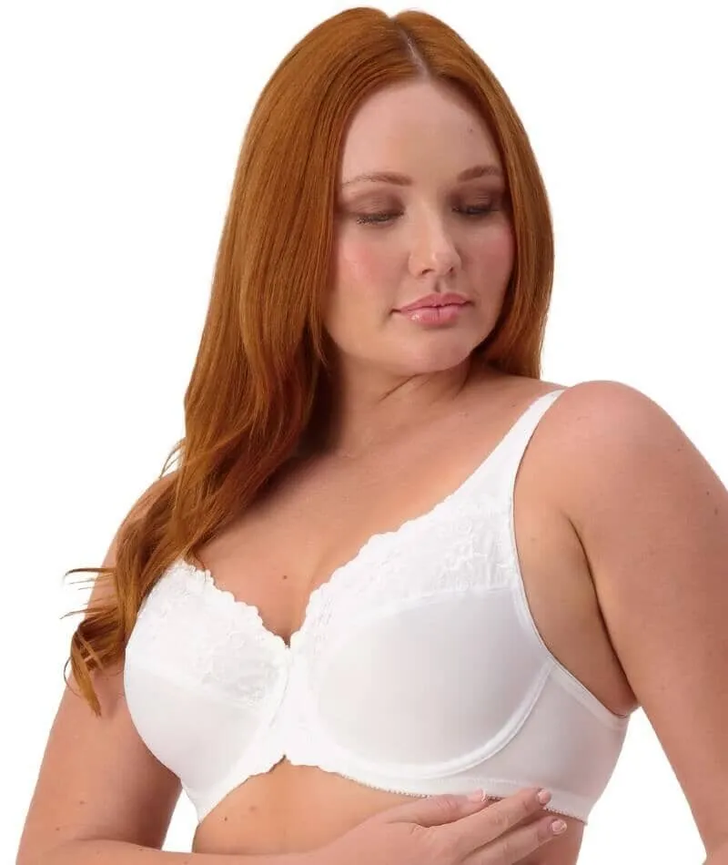 Triumph Embroidered Minimizer Bra - White